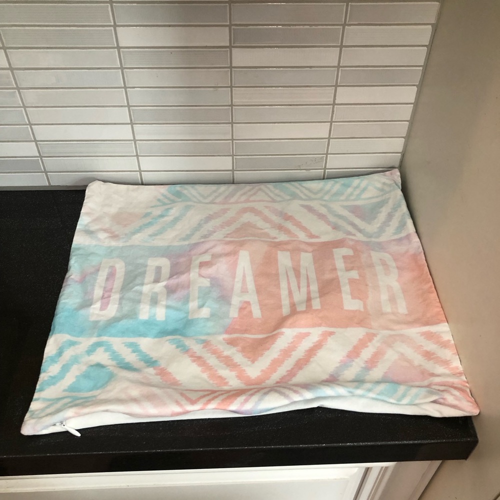 RARE - Ivivva “Dreamer” throw cushion cover
